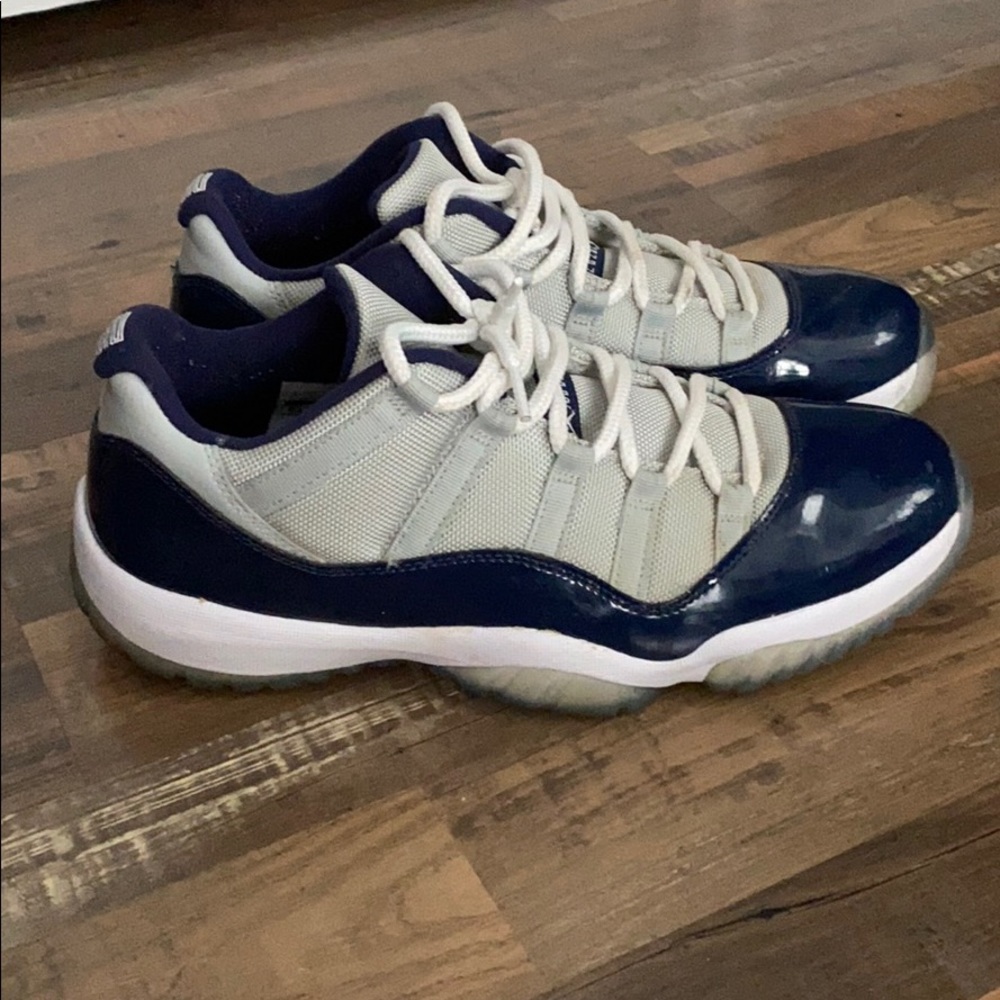 Air Jordan 11 Georgetown